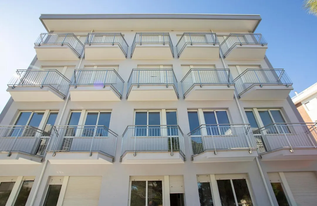 Hotel La Perla Rimini-1